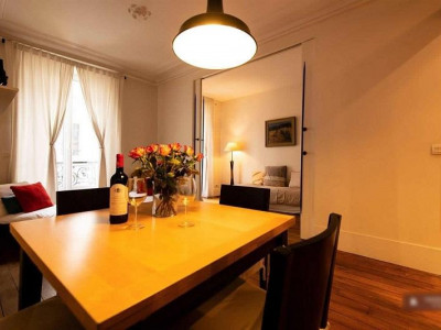 Location meublée appartement 3 pièces 50 m² Paris 11E .Charme.